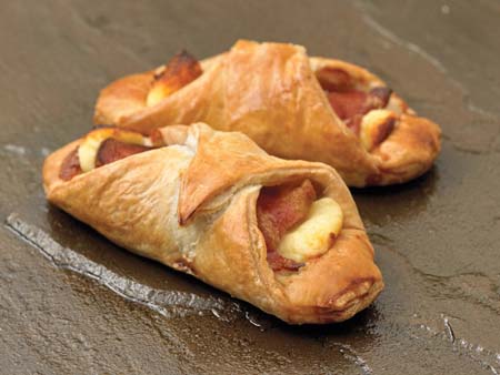 Crantock Bakery: Beef & cheese turnovers